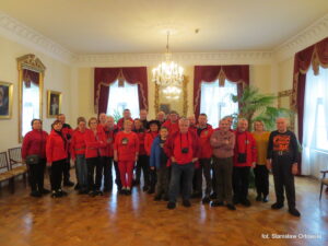 10-Przewodnicy w sali bankietowej pałacu w Przeworsku (5)